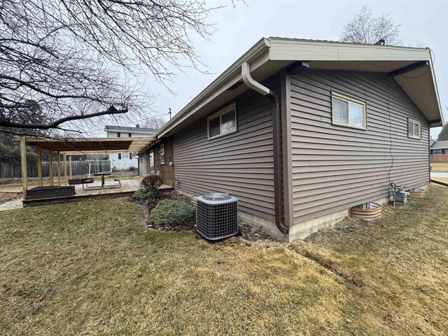 2414 LINA LANE, Green Bay, WI 54304