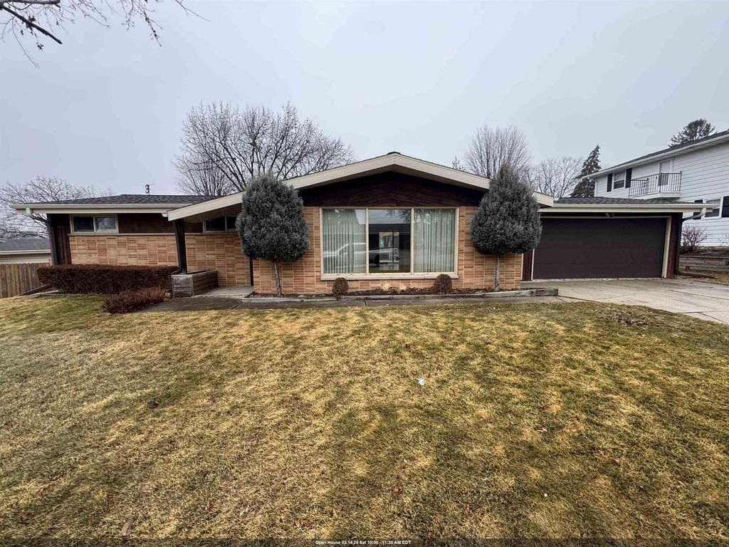 2414 LINA LANE, Green Bay, WI 54304