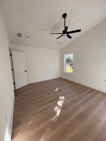 2855 N Seventh St, St Augustine, FL 32084