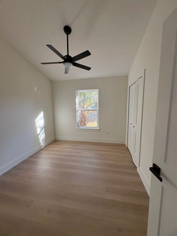 2855 N Seventh St, St Augustine, FL 32084