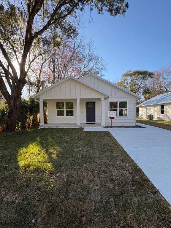 2855 N Seventh St, St Augustine, FL 32084