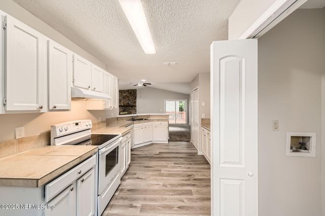 1594 TWIN OAK Drive W, Middleburg, FL 32068