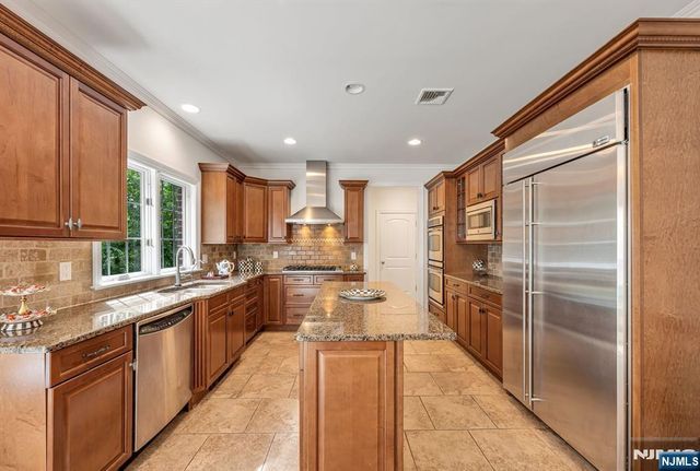 19 Walker Avenue, Closter, NJ 07624