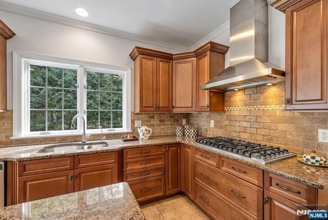 19 Walker Avenue, Closter, NJ 07624