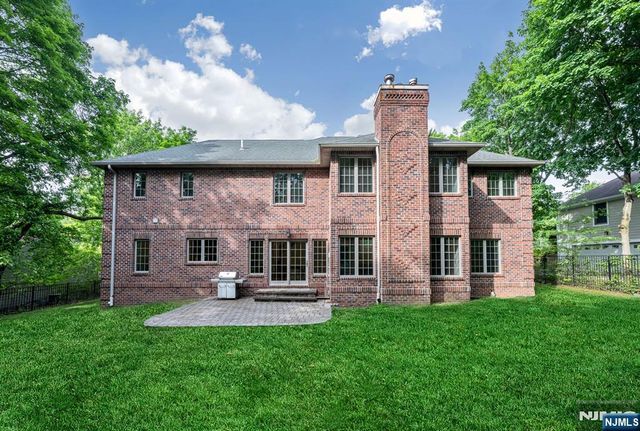 19 Walker Avenue, Closter, NJ 07624