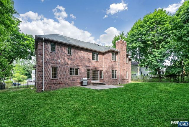 19 Walker Avenue, Closter, NJ 07624