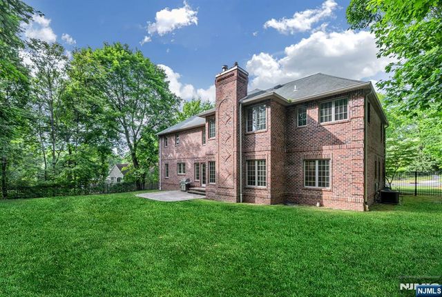 19 Walker Avenue, Closter, NJ 07624