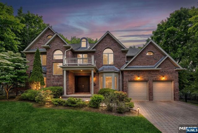 19 Walker Avenue, Closter, NJ 07624