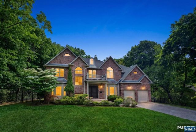 19 Walker Avenue, Closter, NJ 07624