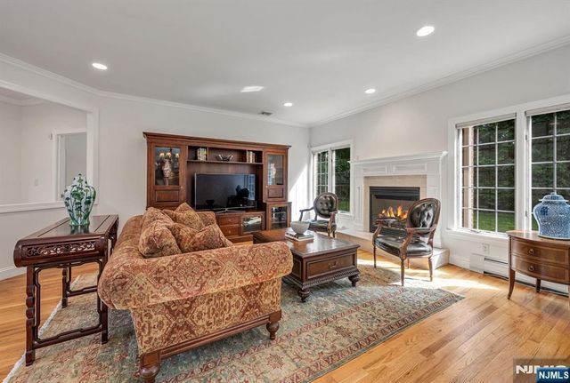 19 Walker Avenue, Closter, NJ 07624