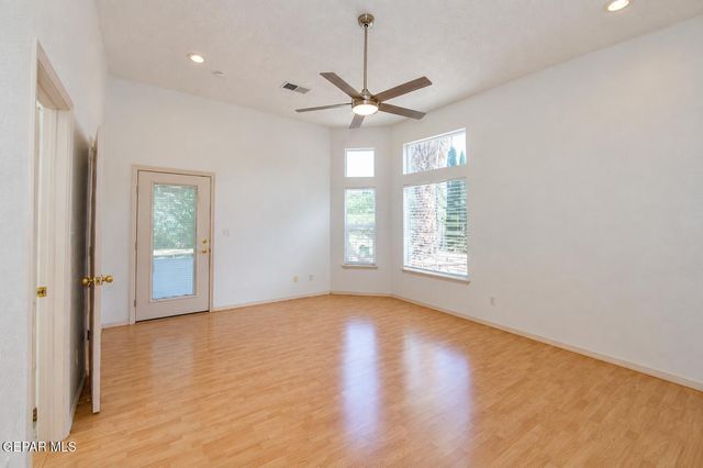 912 Los Pinos Way, El Paso, TX 79912