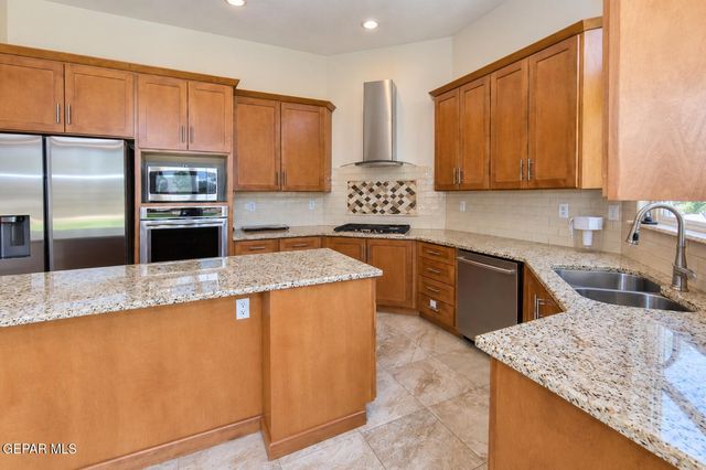912 Los Pinos Way, El Paso, TX 79912