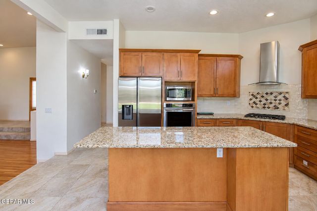 912 Los Pinos Way, El Paso, TX 79912