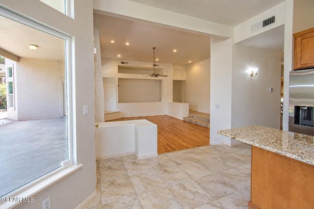 912 Los Pinos Way, El Paso, TX 79912