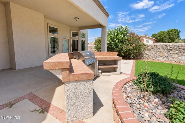 912 Los Pinos Way, El Paso, TX 79912