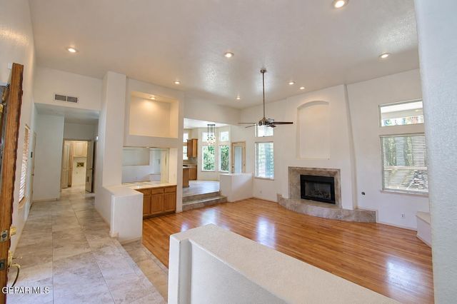 912 Los Pinos Way, El Paso, TX 79912