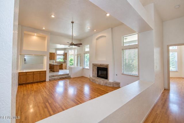912 Los Pinos Way, El Paso, TX 79912