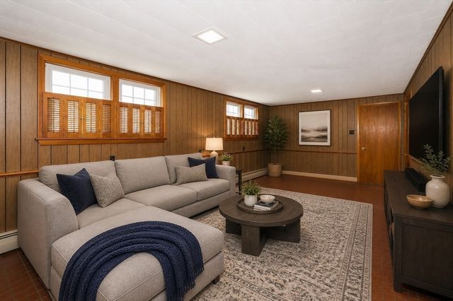 6 Barnes Ave, Salem, MA 01970