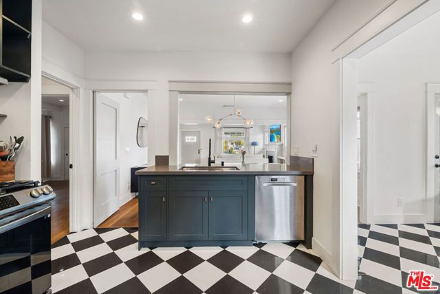 1800 W 42nd Street, Los Angeles, CA 90062