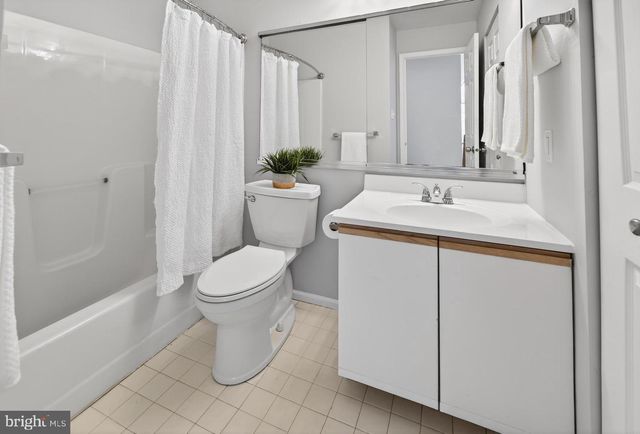 141 CHALKBOARD CT, Moorestown, NJ 08057