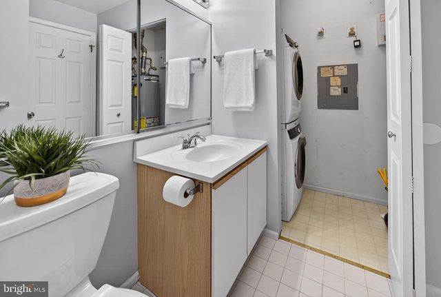 141 CHALKBOARD CT, Moorestown, NJ 08057