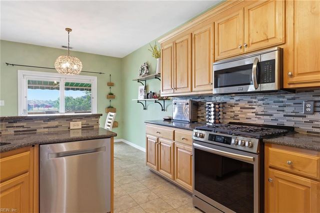 23141 Harbor Towne DR, Carrollton, VA 23314