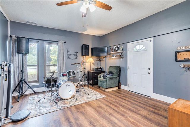 336 Primrose DR, Kyle, TX 78640