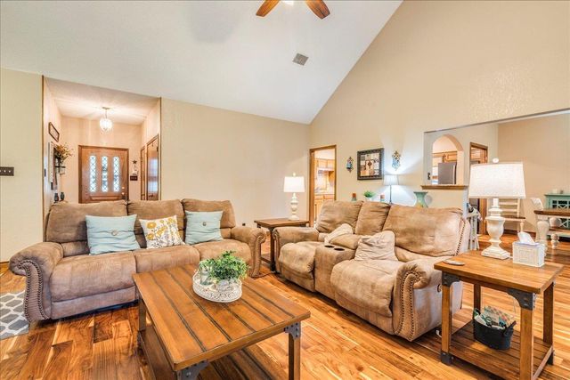 336 Primrose DR, Kyle, TX 78640