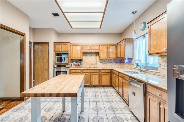 336 Primrose DR, Kyle, TX 78640