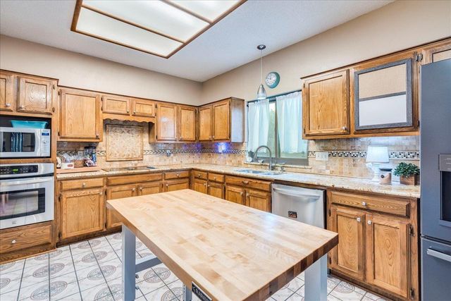 336 Primrose DR, Kyle, TX 78640