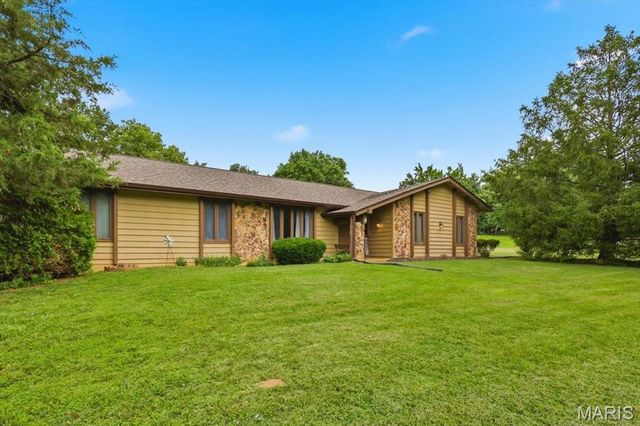 15 Whitewood Court, St Peters, MO 63376