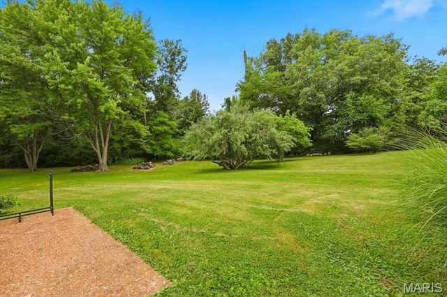 15 Whitewood Court, St Peters, MO 63376