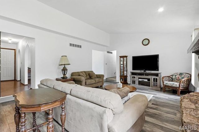 15 Whitewood Court, St Peters, MO 63376