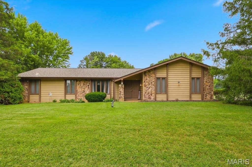 15 Whitewood Court, St Peters, MO 63376