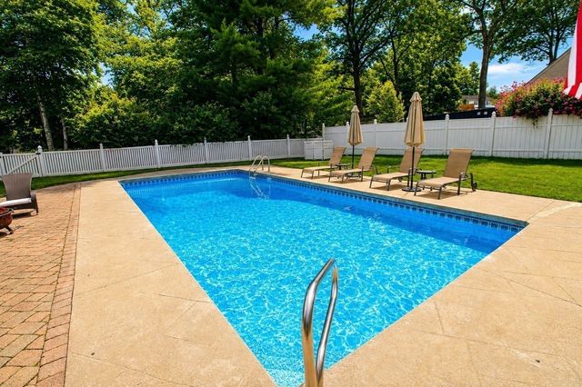 52 Brentwood, Chelmsford, MA 01824