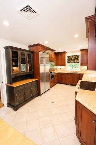 52 Brentwood, Chelmsford, MA 01824