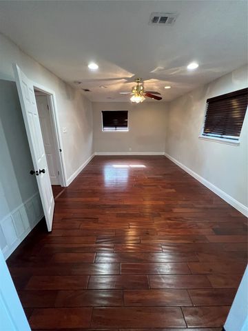 4500 Woodmoor CIR, Austin, TX 78721