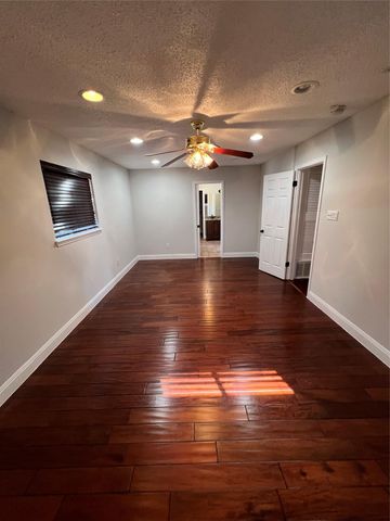 4500 Woodmoor CIR, Austin, TX 78721