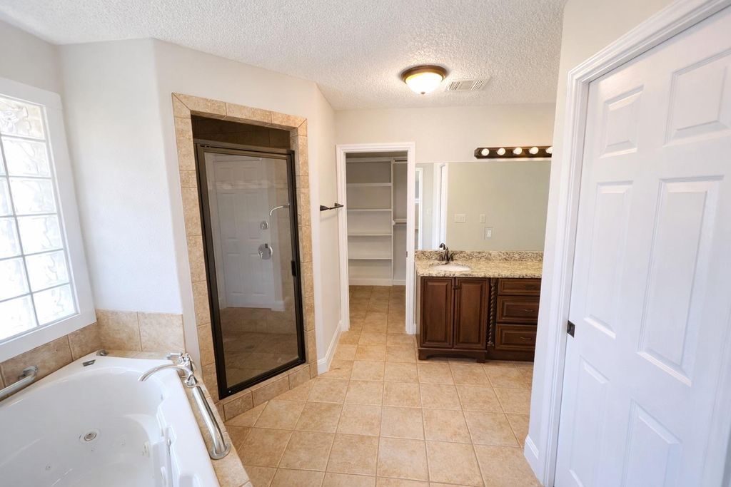 4500 Woodmoor CIR, Austin, TX 78721