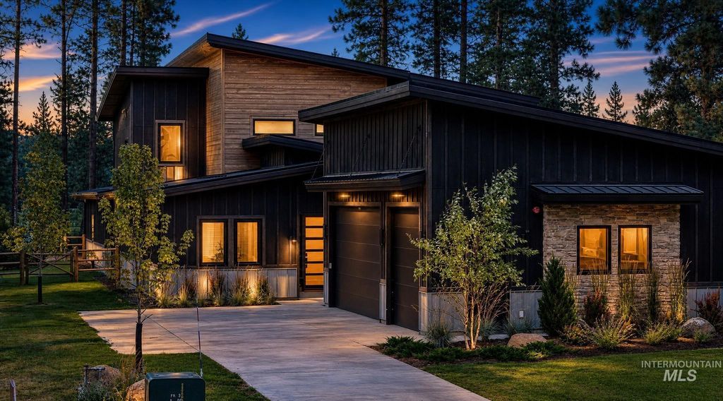 923 Flynn Ln, McCall, ID 83683 photo 1