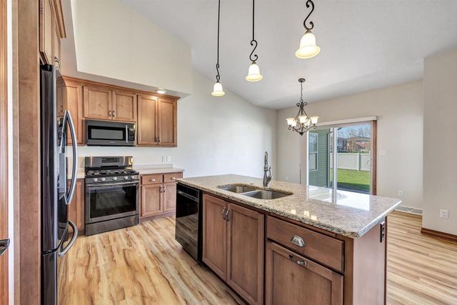 2206 BLUE STEM LANE, De Pere, WI 54115