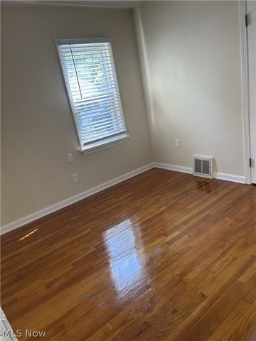 682 Barbara Avenue, Akron, OH 44306