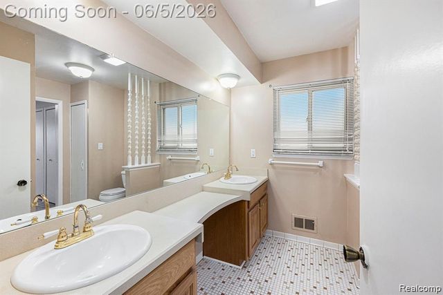 3461 Lancaster Drive, Sterling Heights, MI 48310