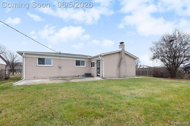 3461 Lancaster Drive, Sterling Heights, MI 48310