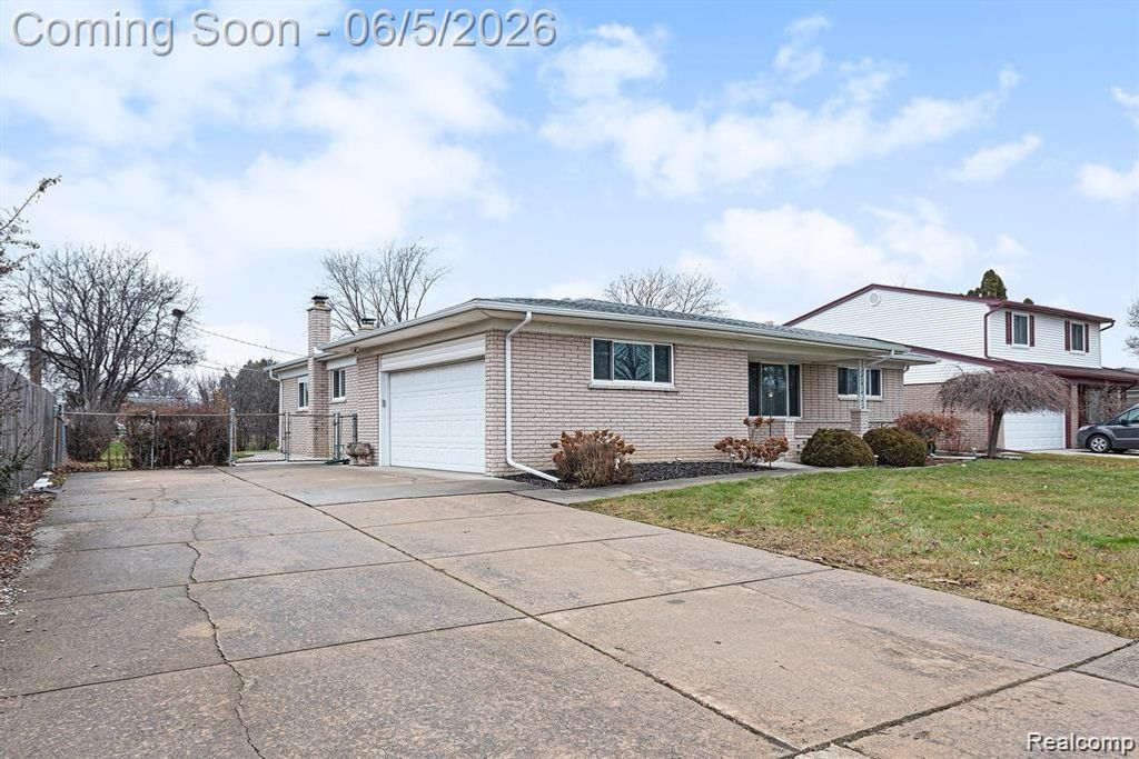 3461 Lancaster Drive, Sterling Heights, MI 48310