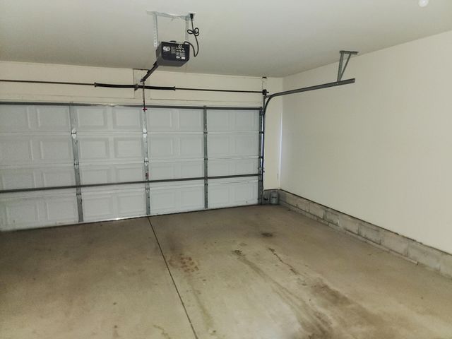 1727 Chestnut Drive R, Crown Point, IN 46307