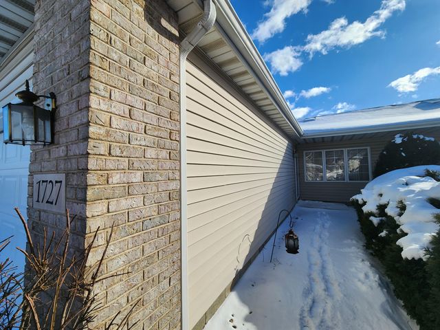 1727 Chestnut Drive R, Crown Point, IN 46307