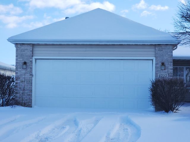 1727 Chestnut Drive R, Crown Point, IN 46307