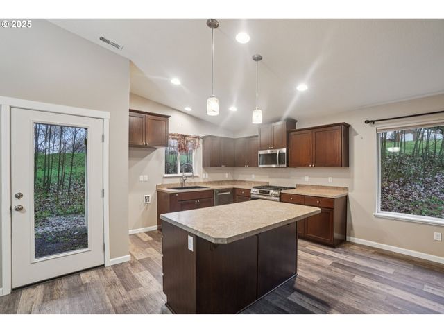 351 STELLA Rd, Longview, WA 98632