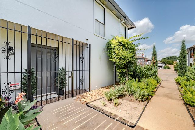 1914 Augusta Drive 15, Houston, TX 77057